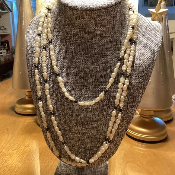 White Faux Rice Pearls with Black Beads and Goldtone Spacers - Picture 3 of 10